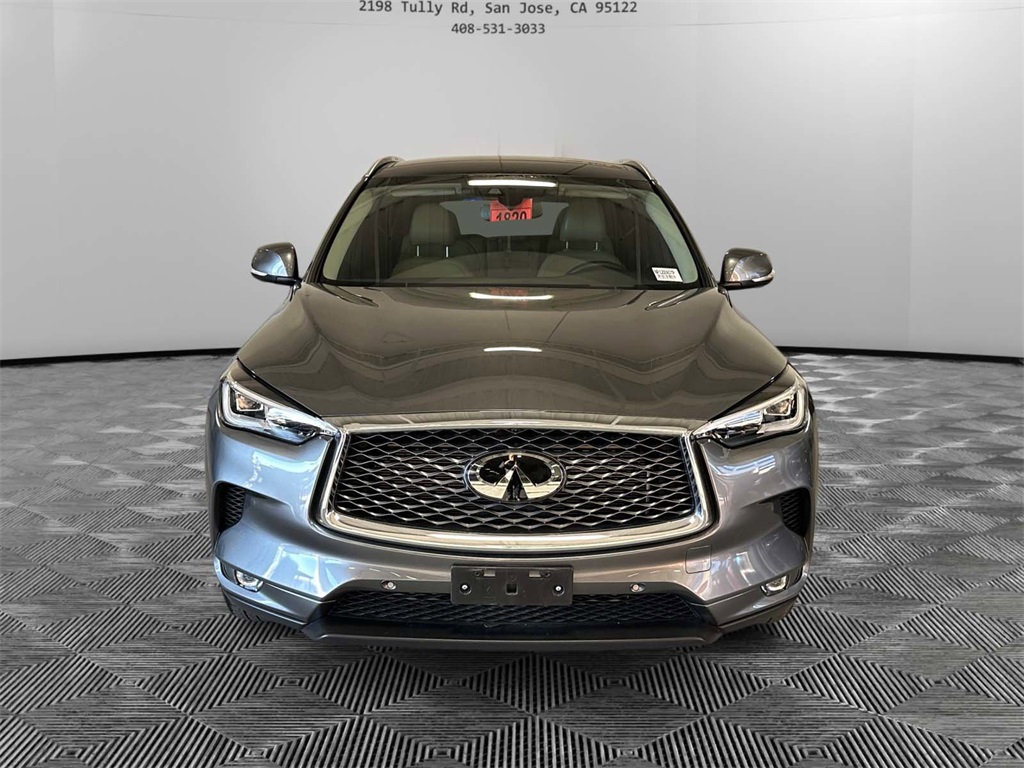 Used 2022 Gray INFINITI Sensory image 2