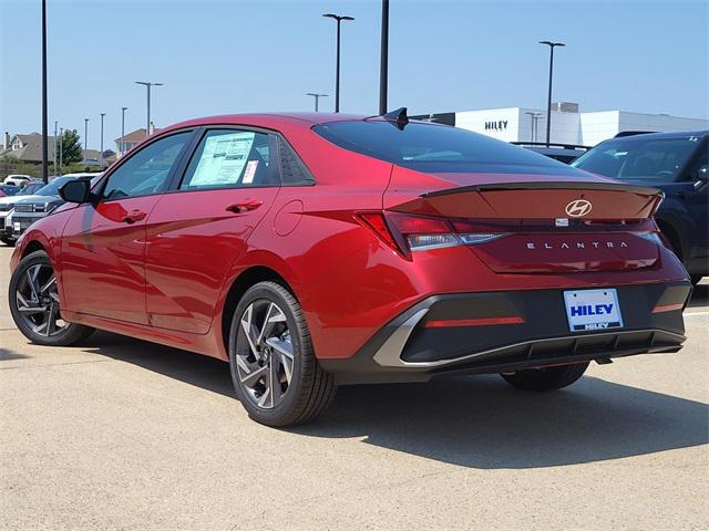 2025 Hyundai Elantra SEL Sport photo 3