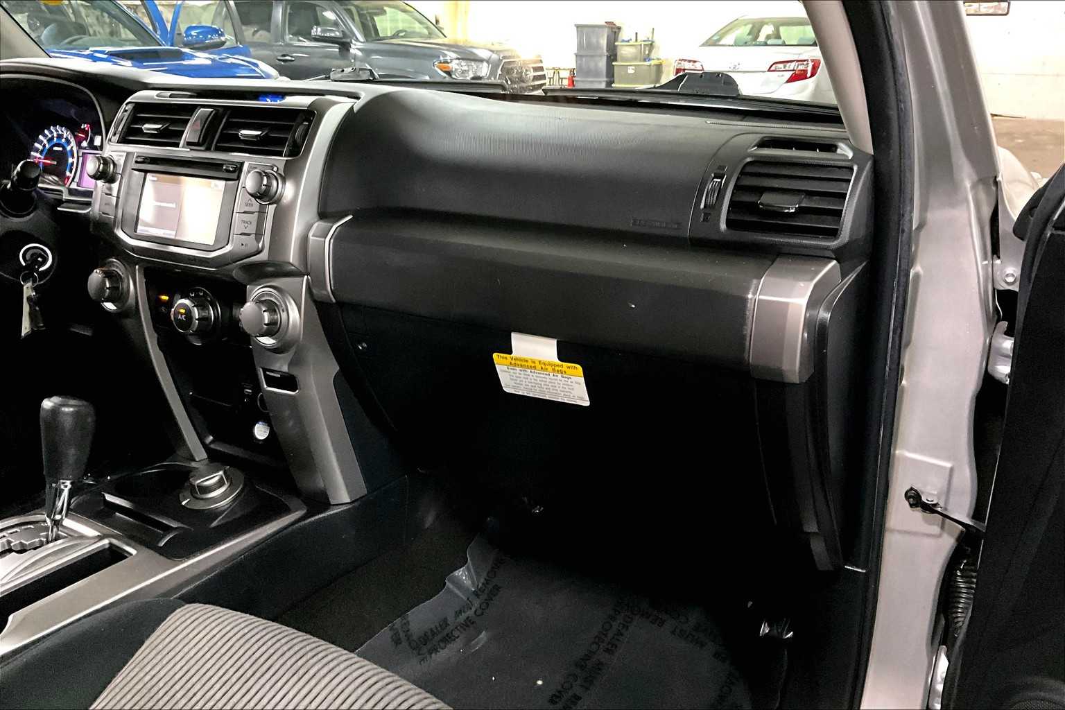 2018 Toyota 4Runner SR5 photo 17