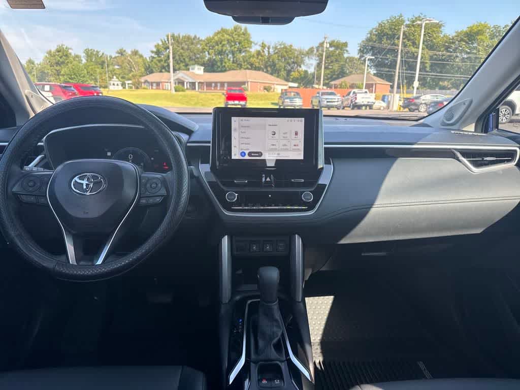 2024 Toyota Corolla Cross XLE photo 11