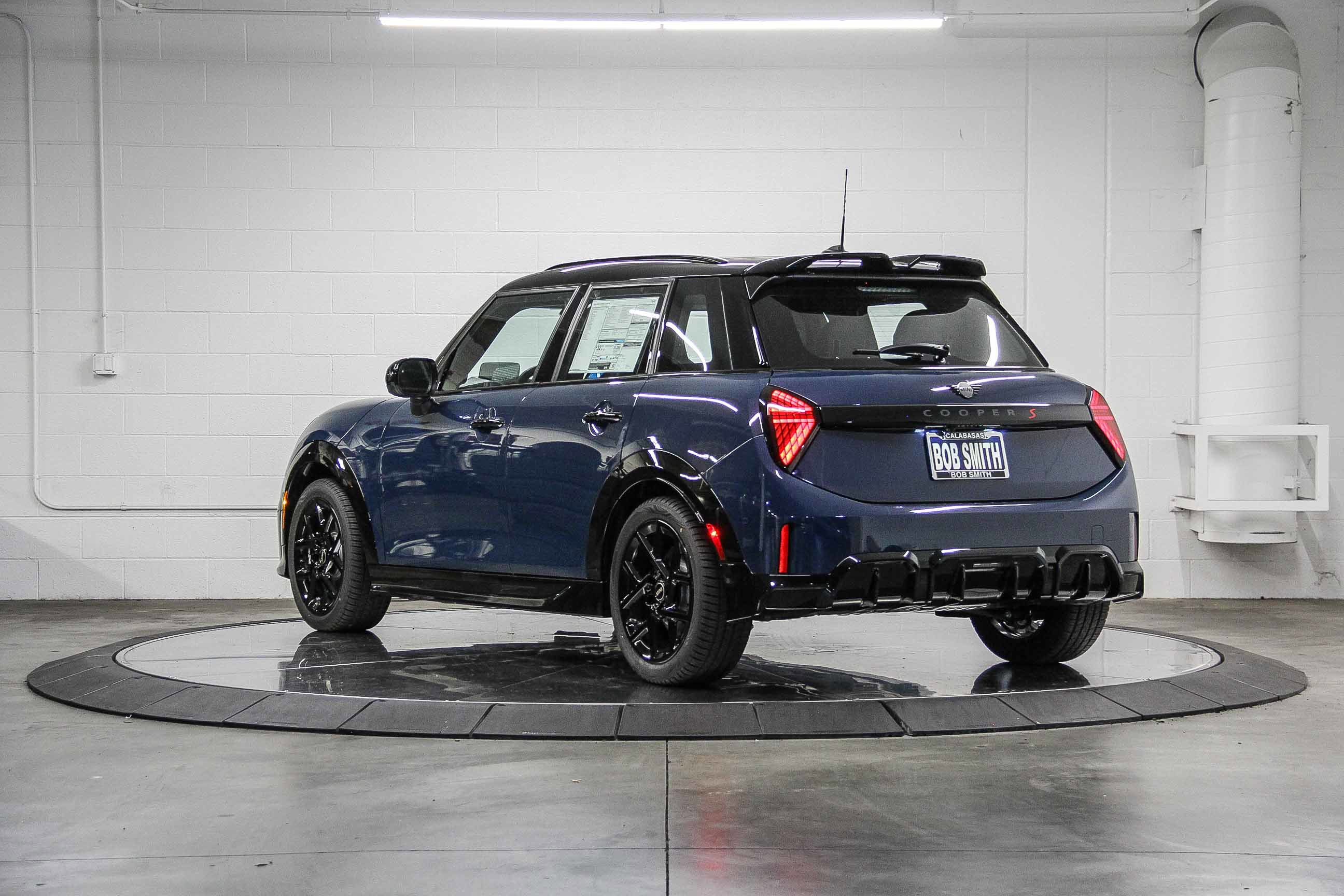 2026 Mini Cooper Hardtop S 4 Door Iconic photo 4