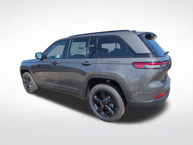 2025 Jeep Grand Cherokee Limited photo 3