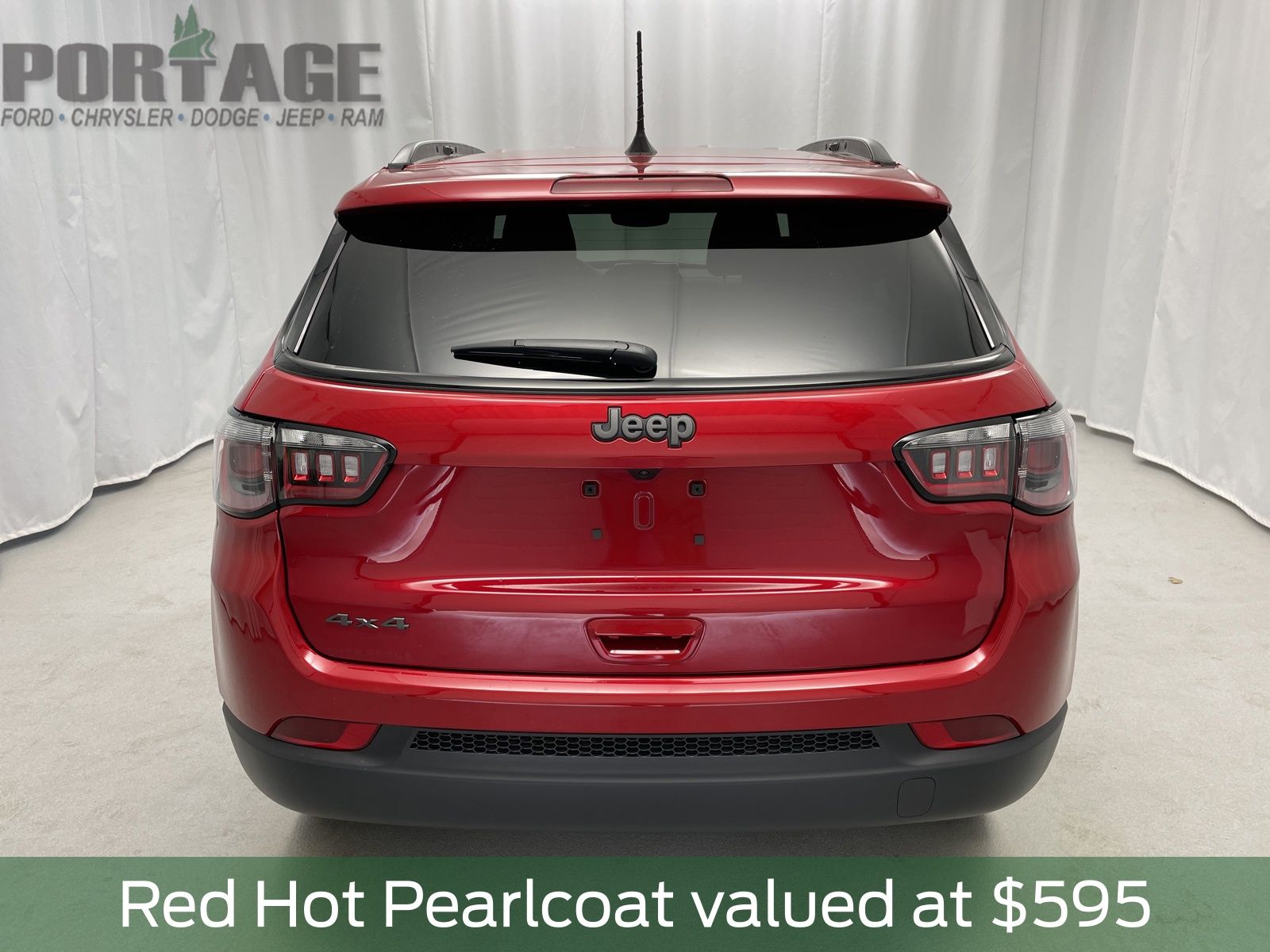 New 2025 Red Hot Pearl-Coat Exterior Paint Jeep Latitude image 3