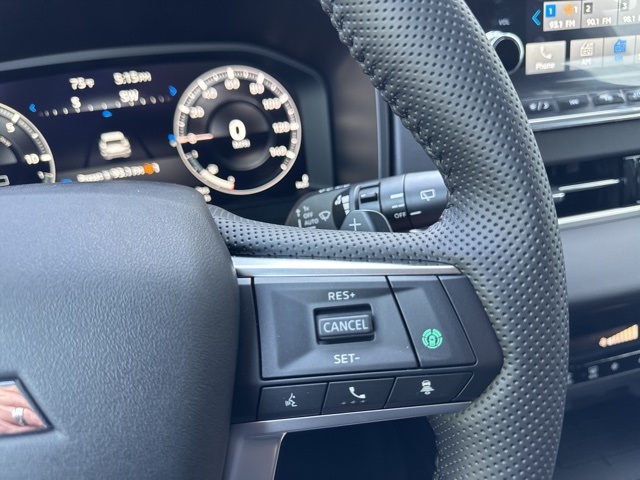 2025 Mitsubishi Outlander PHEV SE photo 18