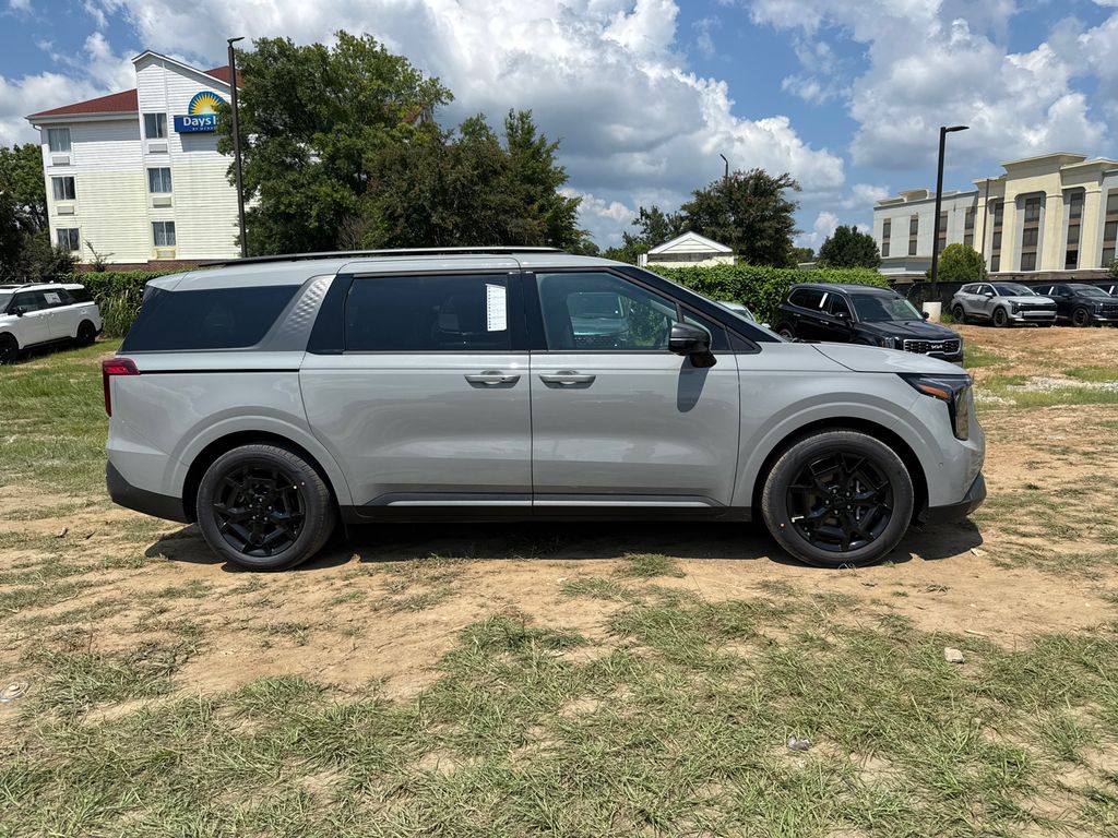 2026 Kia Carnival SX photo 2