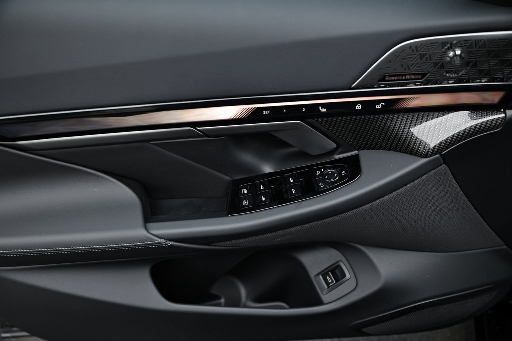 2026 Bmw 550e xDrive photo 13