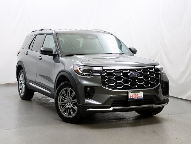 2026 Ford Explorer Platinum's photo