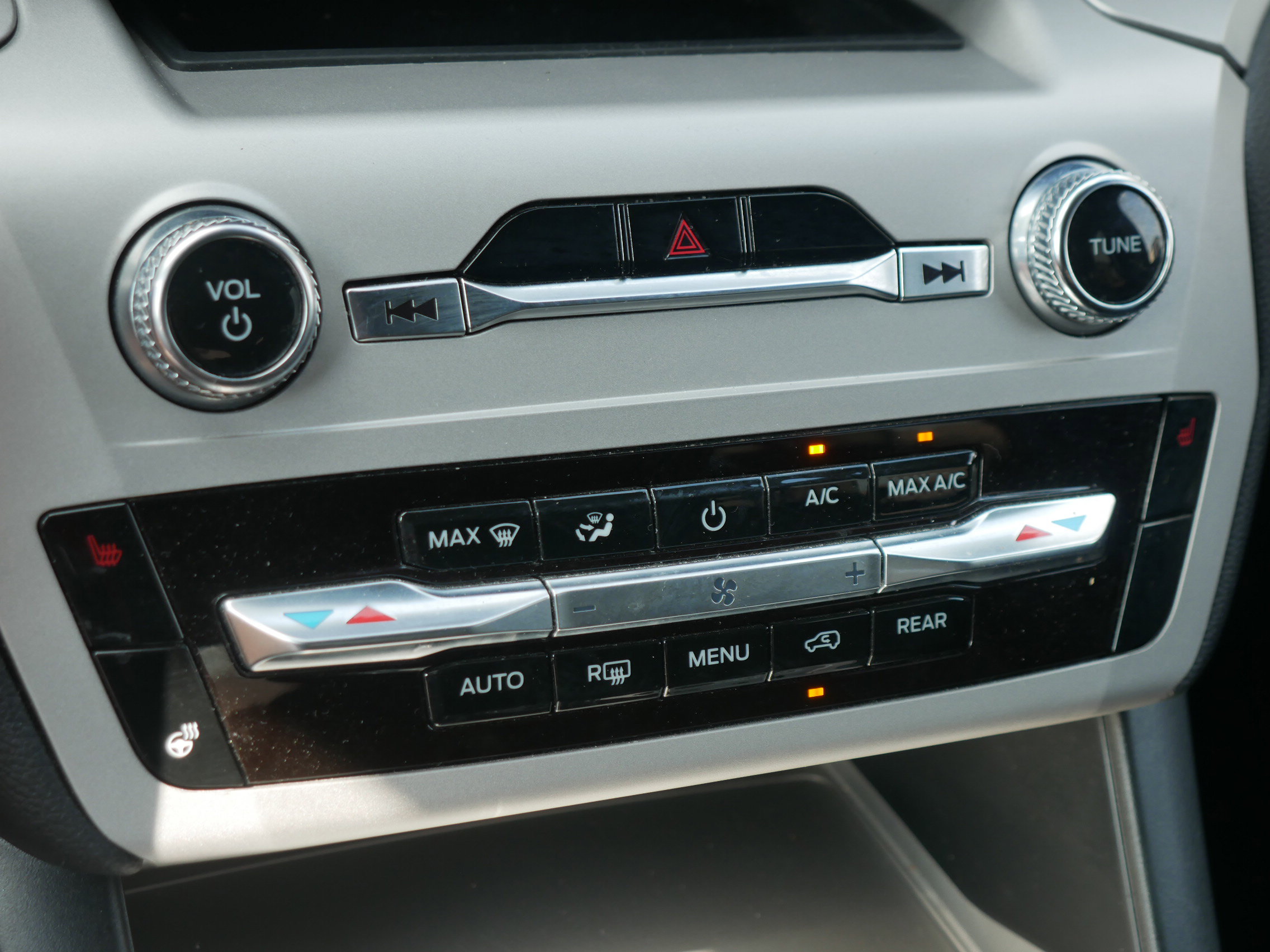 2024 Ford Explorer XLT photo 10