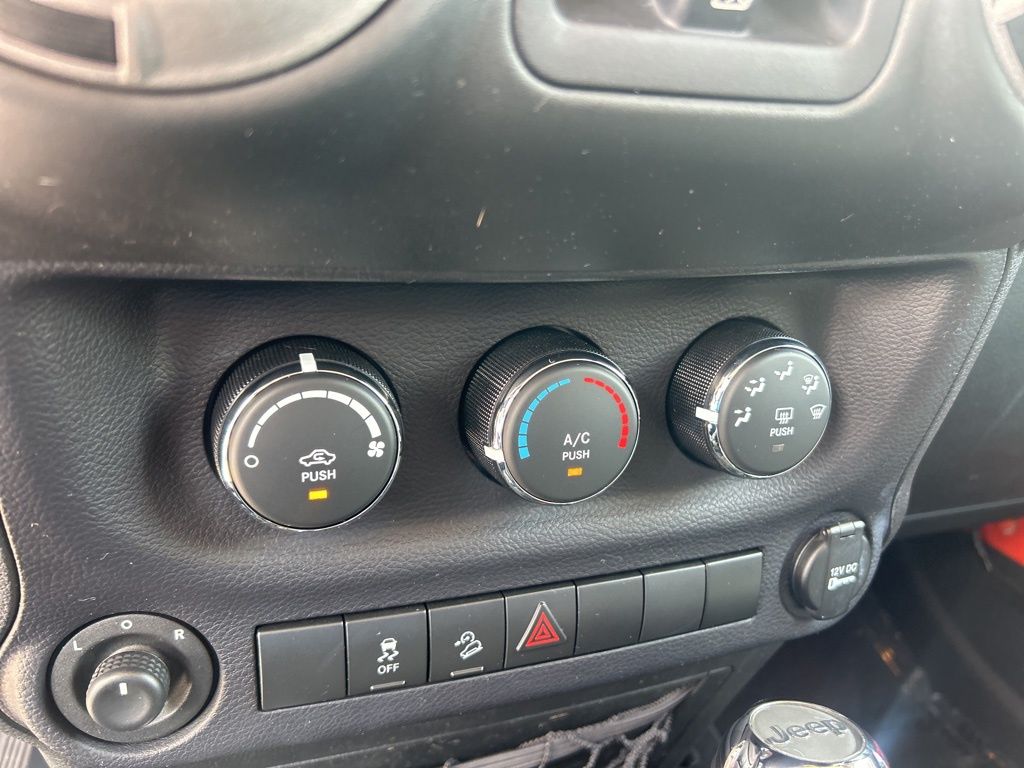 2015 Jeep Wrangler Unlimited Sport photo 34