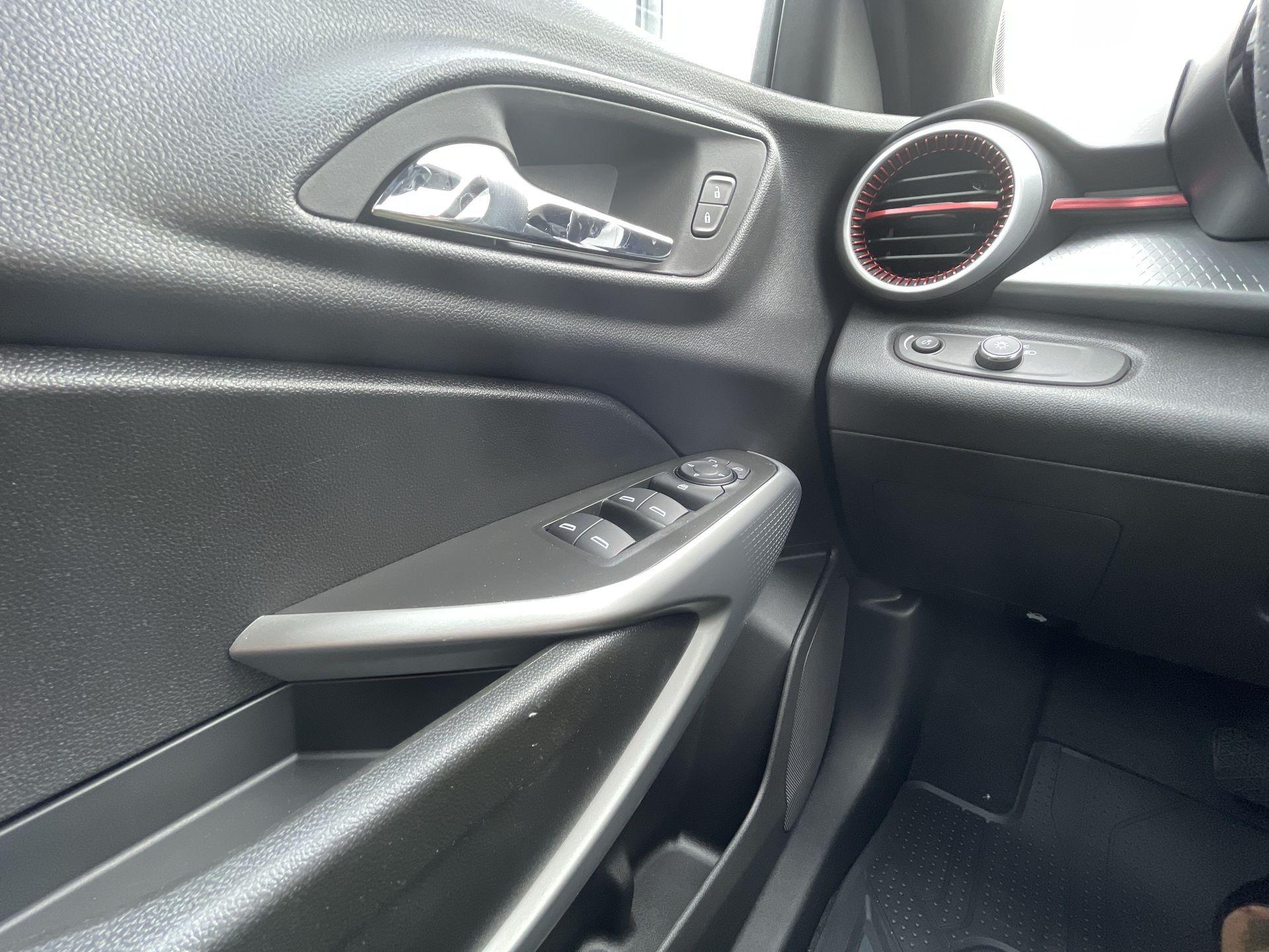 2025 Chevrolet Trax photo 46