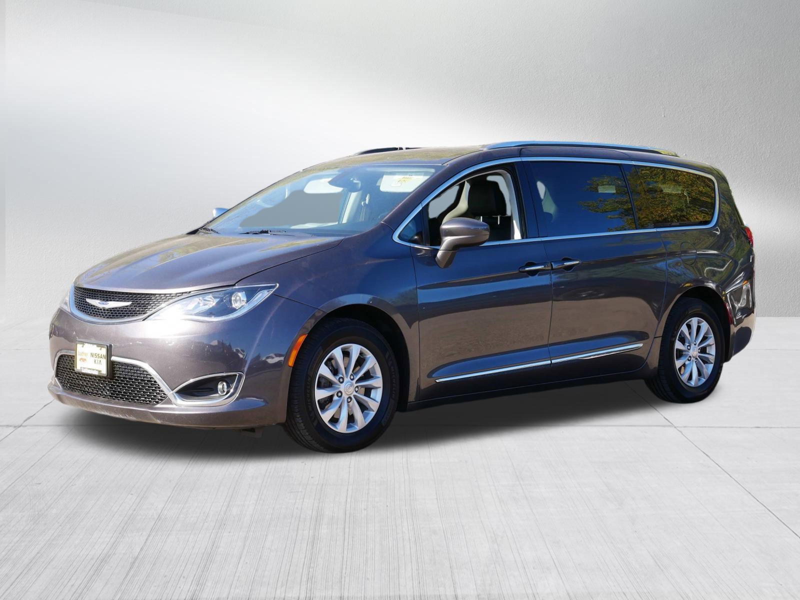 2018 Chrysler Pacifica Touring L photo 3