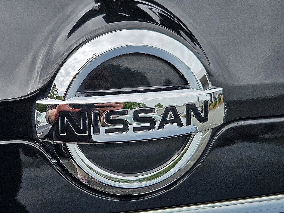 2019 Nissan Rogue SV photo 12