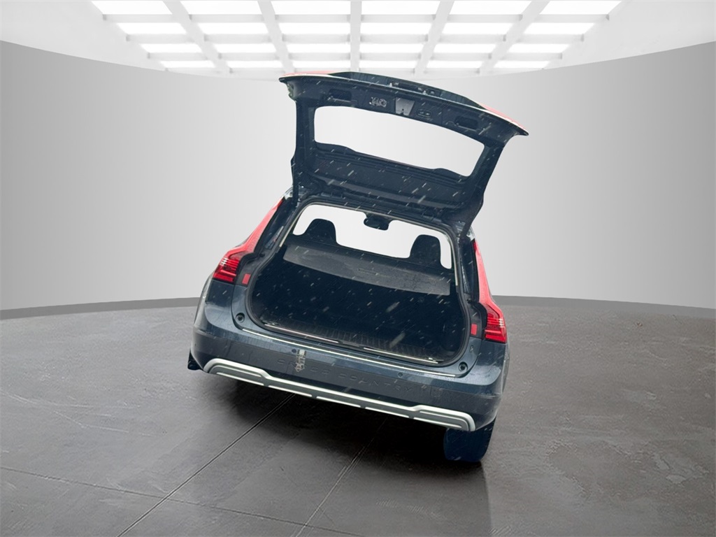 2023 Volvo V90 Cross Country B6 AWD Plus photo 7