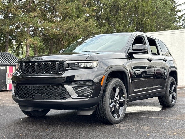2025 Jeep Grand Cherokee Altitude photo 9