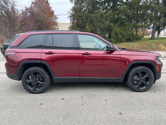 2023 Jeep Grand Cherokee Limited photo 3