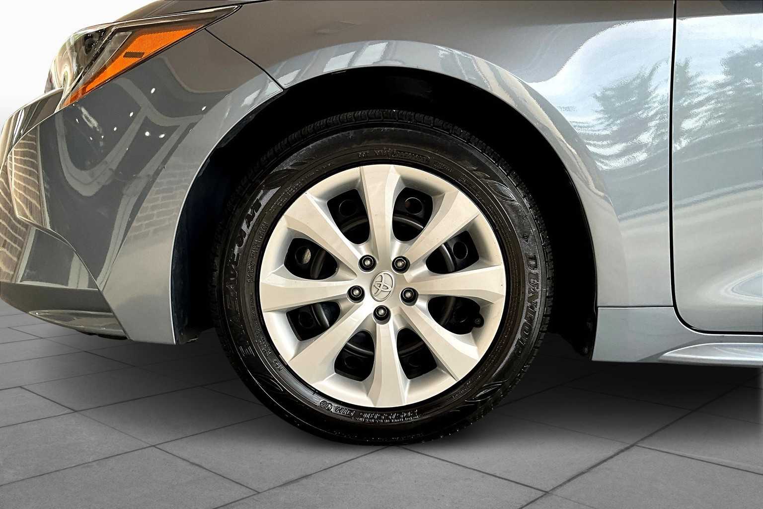 2024 Toyota Corolla LE photo 19