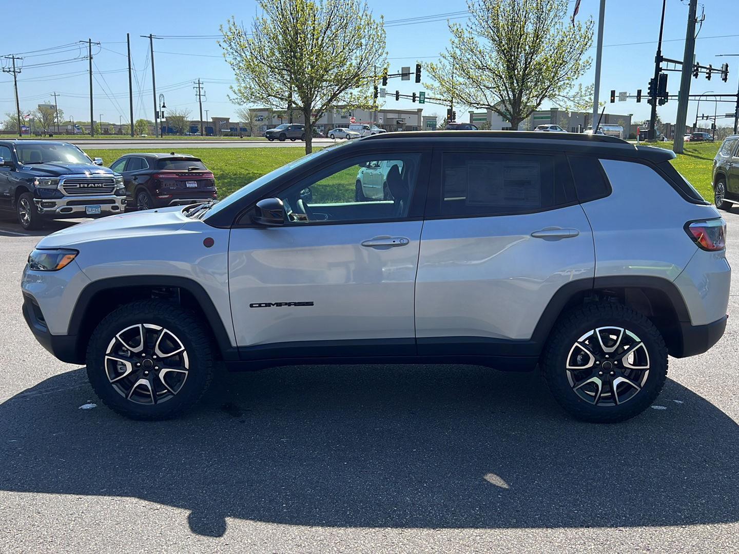 2025 Jeep Compass Trailhawk photo 4