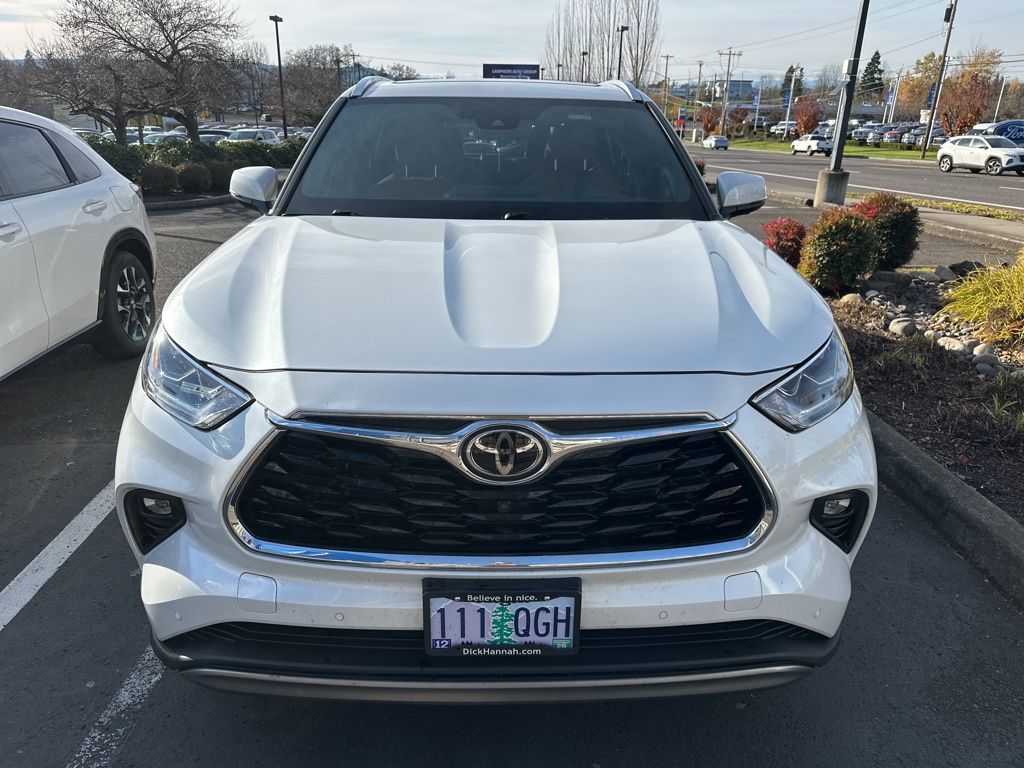 2022 Toyota Highlander Platinum photo 2