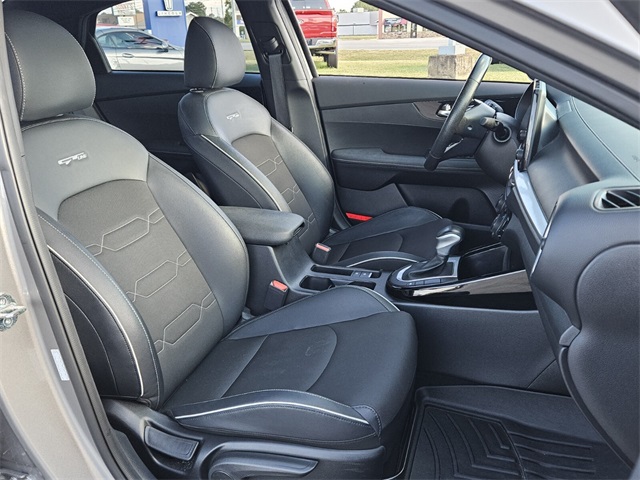 2023 Kia Forte GT-Line photo 16