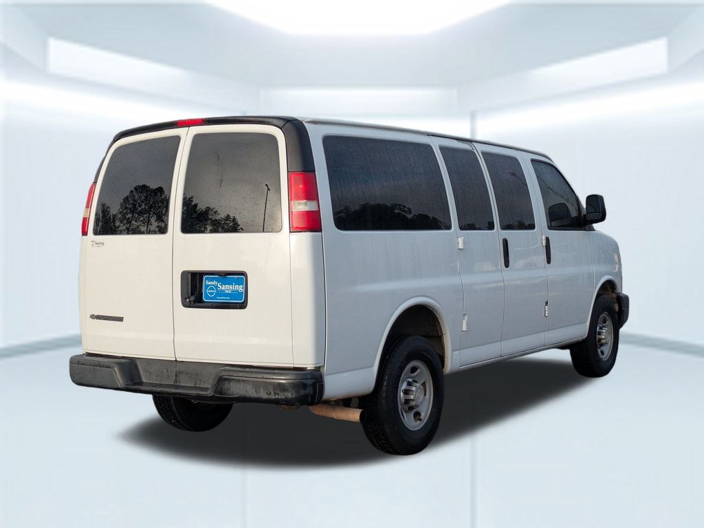 2015 Chevrolet Express 2500 Work Van photo 2