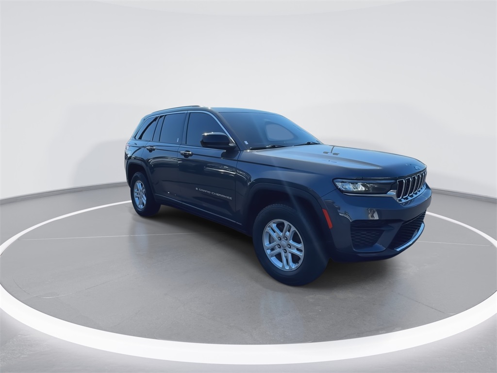2022 Jeep Grand Cherokee Laredo photo 2