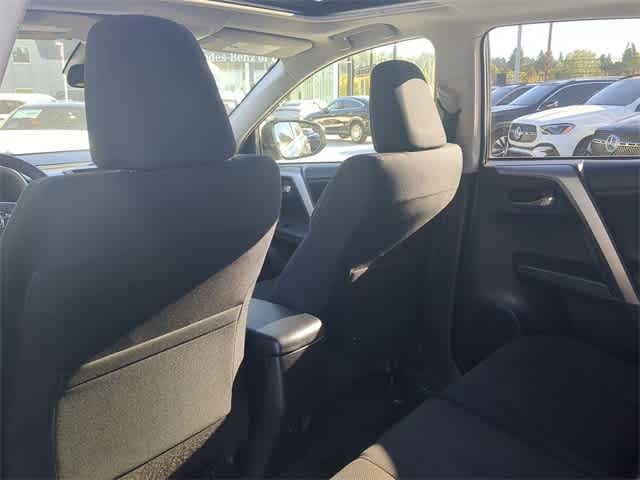 2017 Toyota RAV4 XLE photo 9