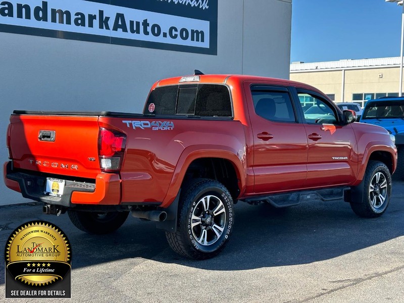 2018 Toyota Tacoma Double Cab V6 4x4 photo 3