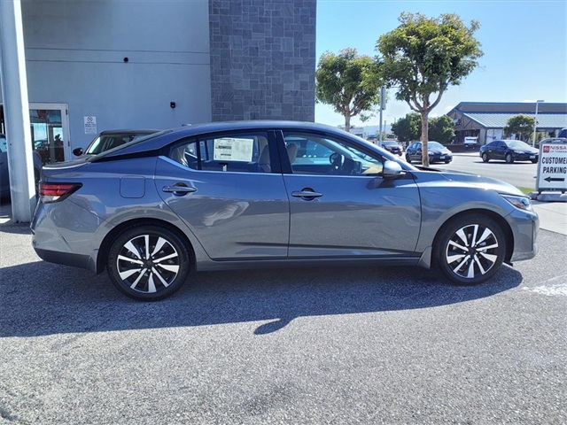 2025 Nissan Sentra SV photo 4