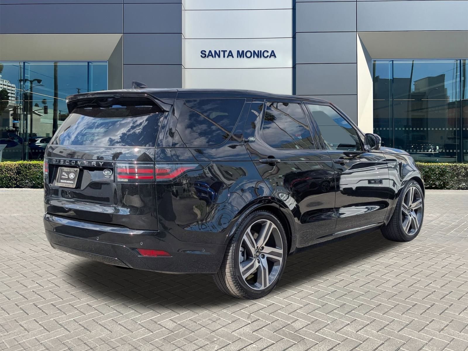 2023 Land Rover Discovery S R-Dynamic 7 Seat photo 5
