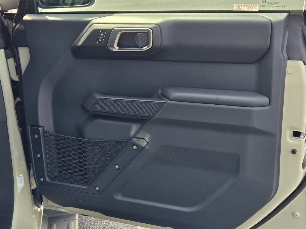 2025 Ford Bronco Outer Banks photo 4