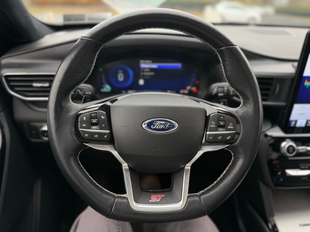 2022 Ford Explorer ST photo 4