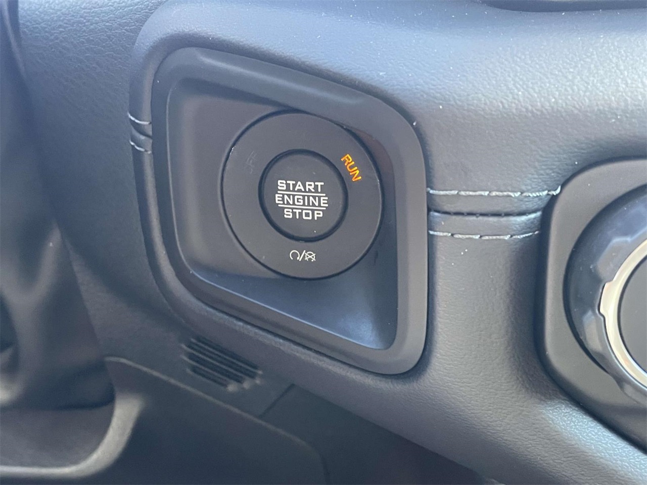2025 Jeep Gladiator Mojave photo 15