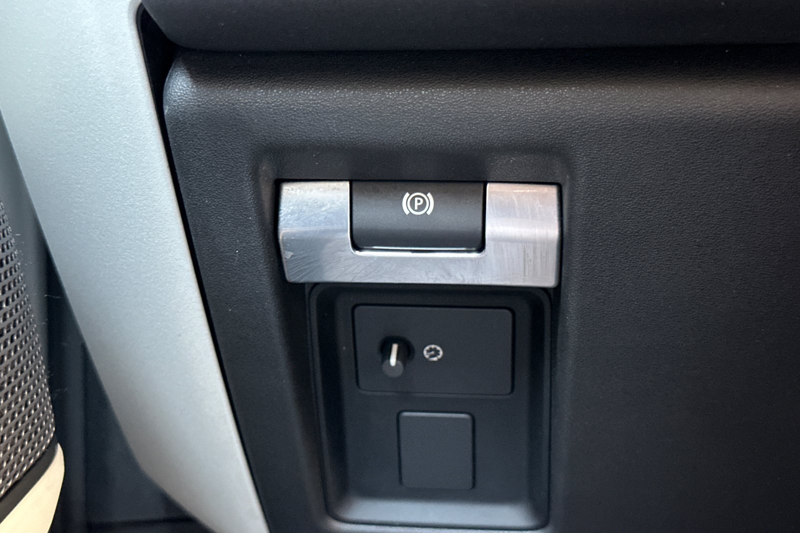 2021 Land Rover Defender 110 SE photo 30