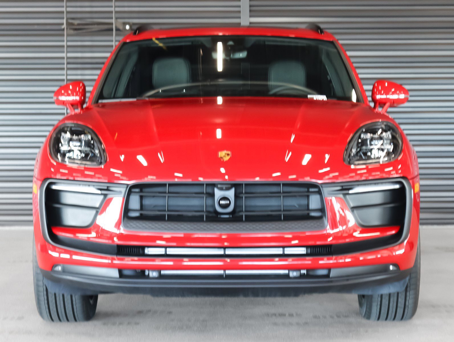 2025 Porsche Macan T photo 8