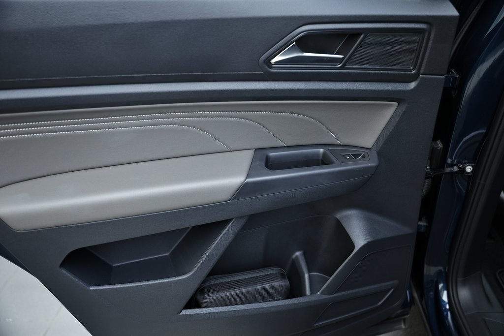 2022 Volkswagen Atlas Cross Sport V6 SE Technology photo 19