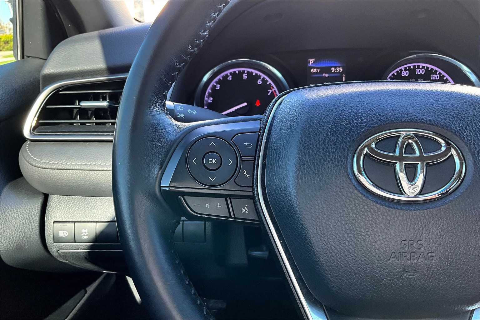 2020 Toyota Camry SE photo 21