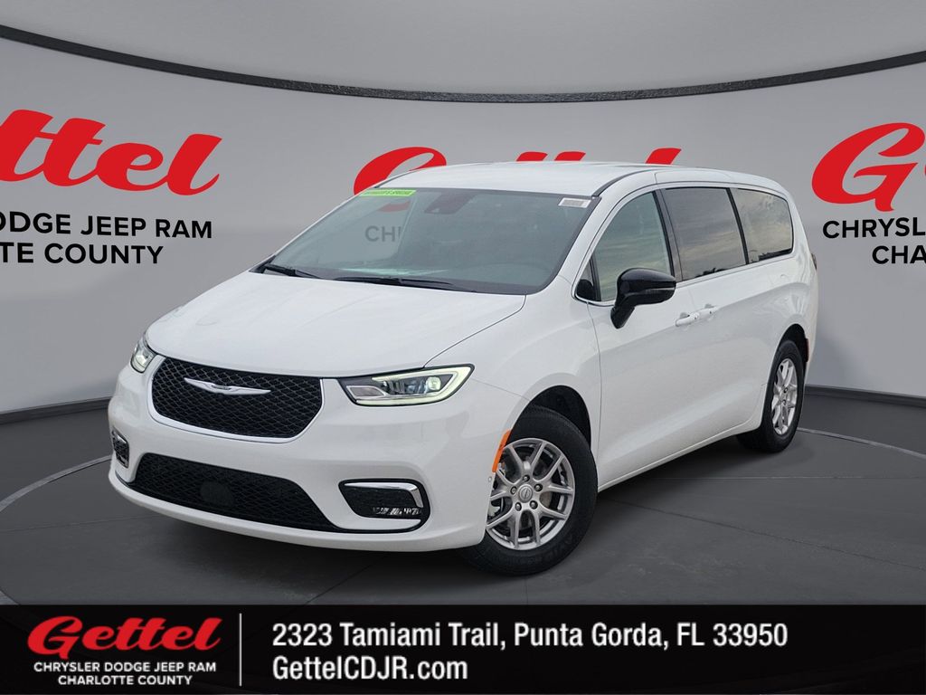 2026 Chrysler Pacifica Select's photo