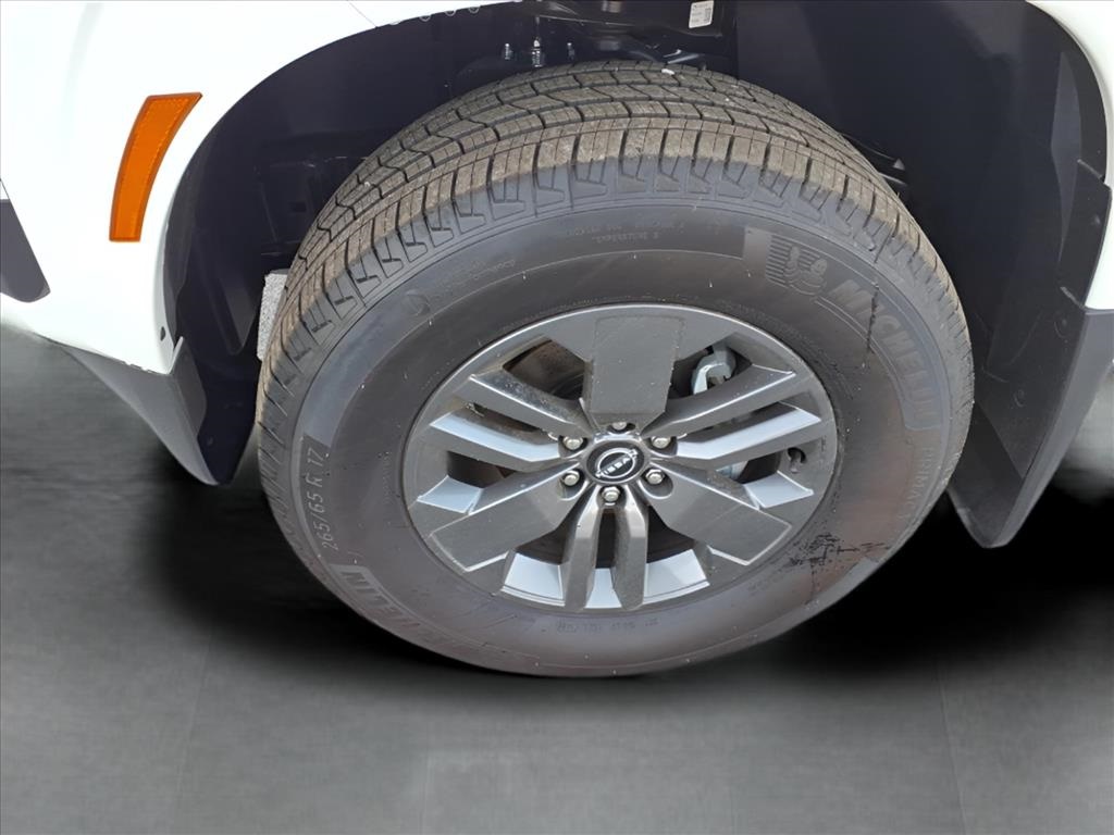 2025 Nissan Frontier SV photo 3