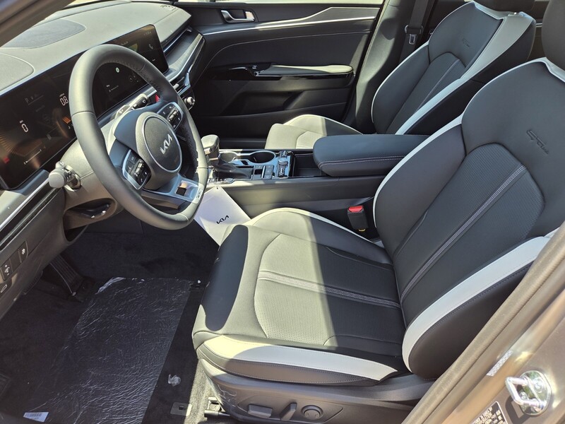 2026 Kia K5 GT-Line photo 6
