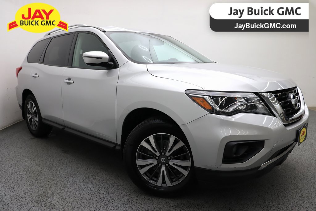 2017 Nissan Pathfinder SV