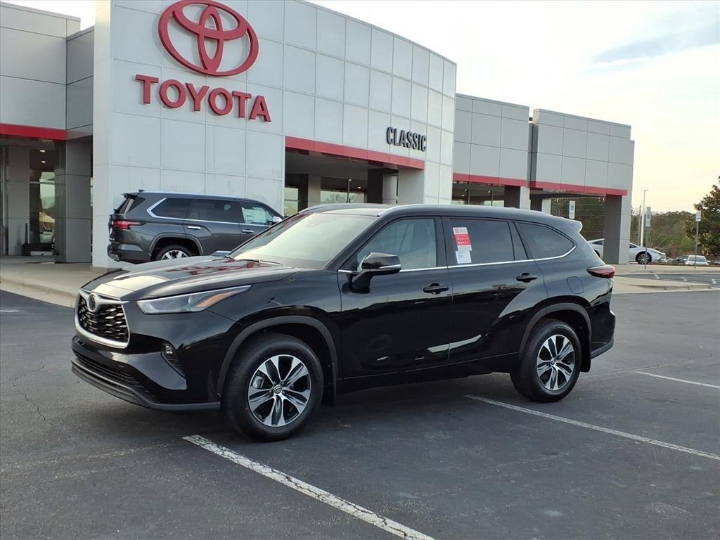 2026 Toyota Highlander XLE's photo