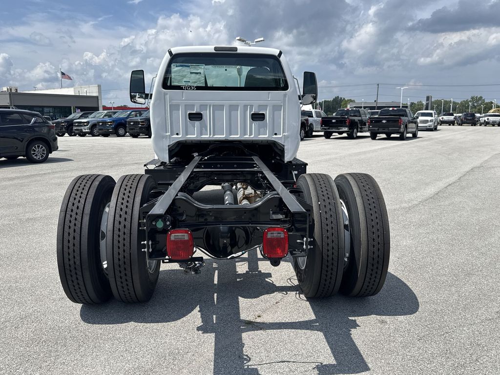 2025 Ford F-650 Base photo 18