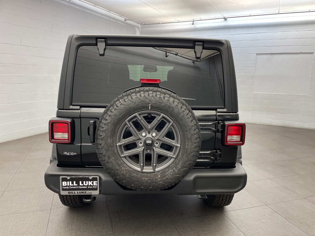 2025 Jeep Wrangler photo 2