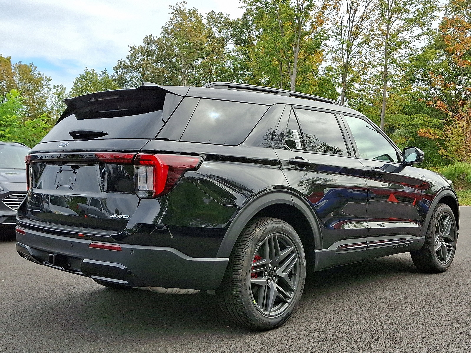 2025 Ford Explorer ST-Line photo 3