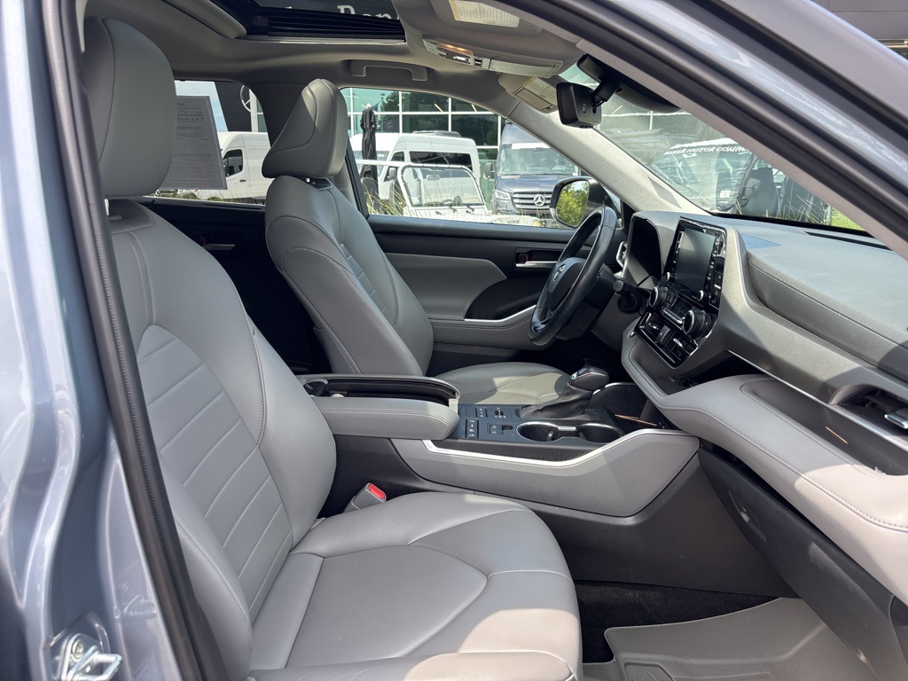 2021 Toyota Highlander XLE photo 29