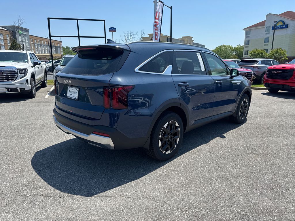 2025 Kia Sorento S photo 2