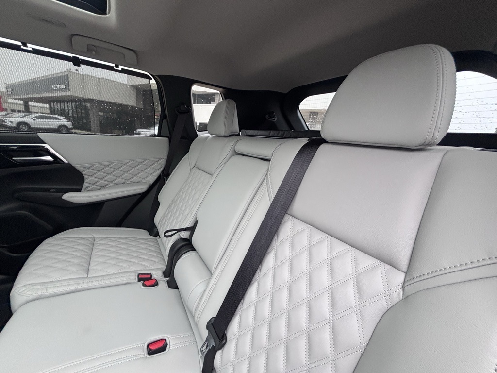 2024 Mitsubishi Outlander PHEV Platinum photo 15
