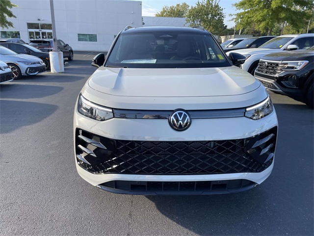 2025 Volkswagen Tiguan SE R-Line Black photo 2
