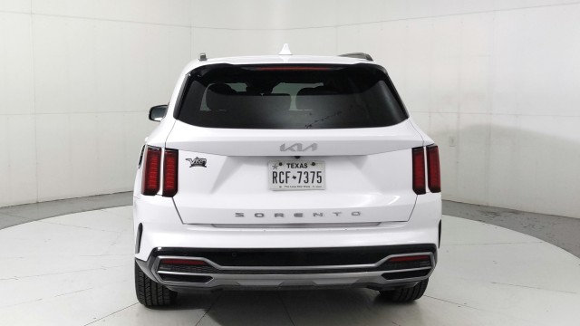 Used 2022 WHITE Kia S image 4