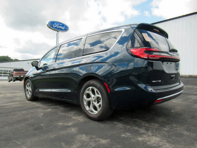 2024 Chrysler Pacifica Limited photo 2